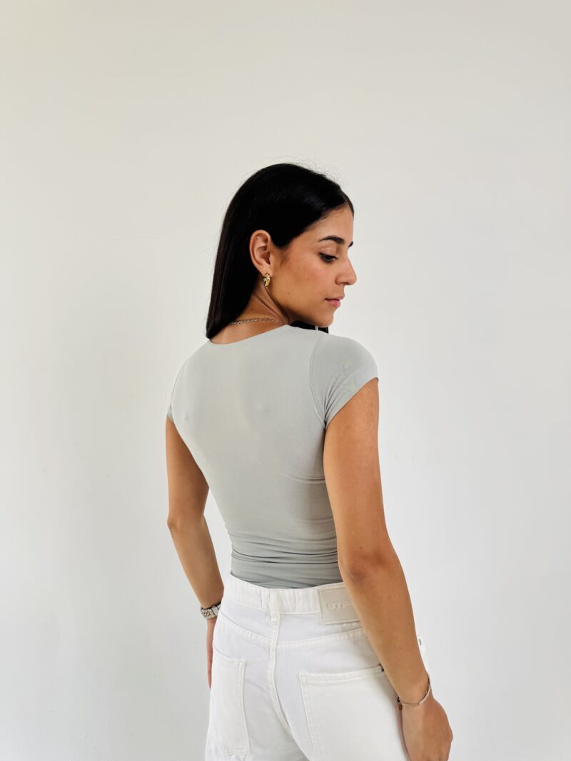 Silver summer basic top. - Image 2